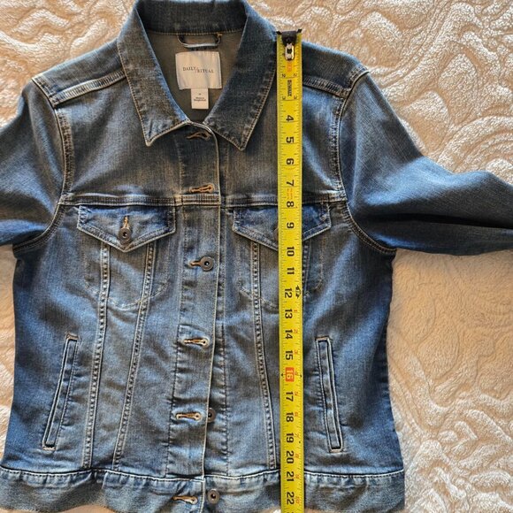 Daily Ritual Women’s Blue Denim Jacket Size M Button Front Pockets Collared - Picture 9 of 9